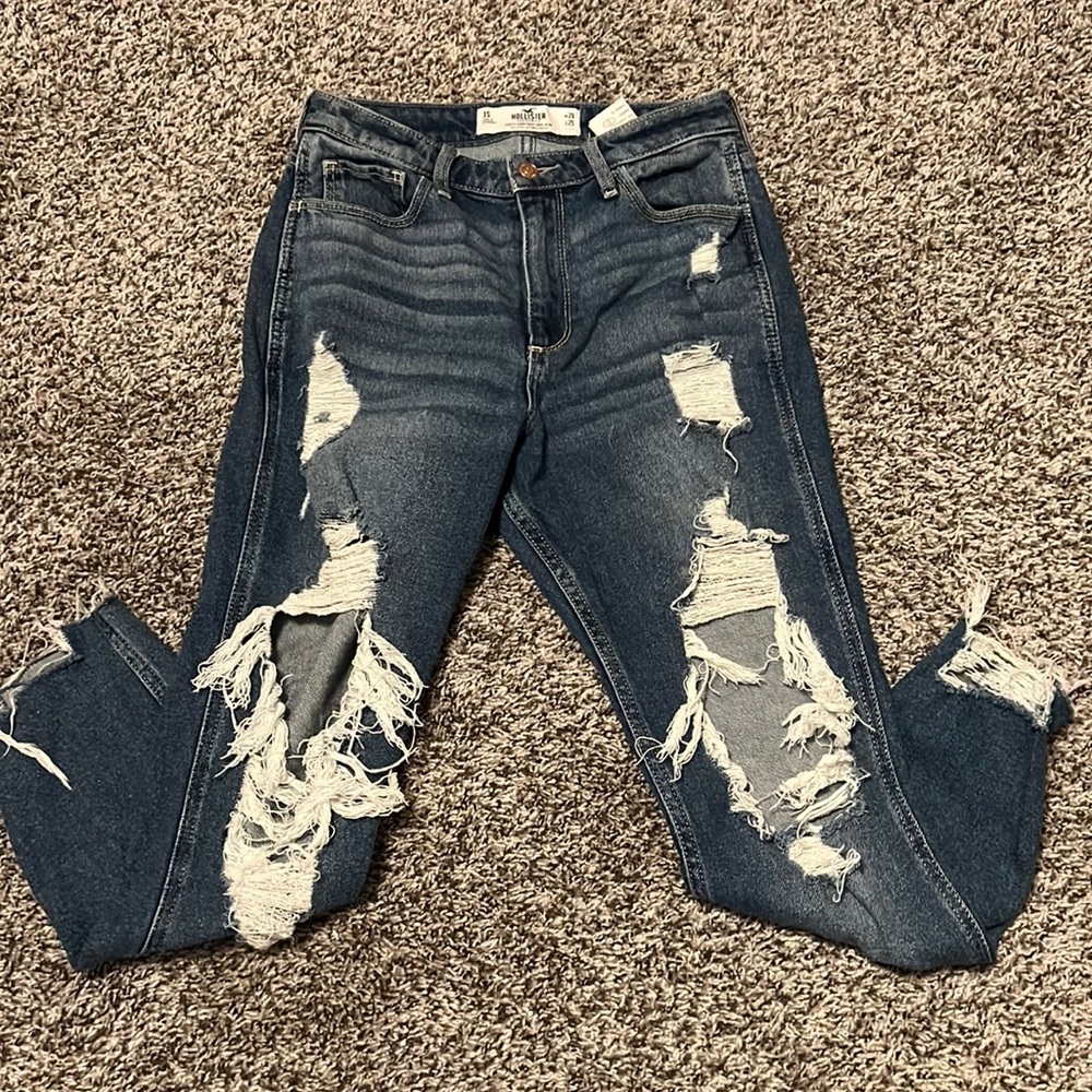 Hollister Curvy High-Rise Mom Jeans
